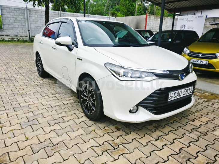 Toyota Axio Hybrid G Grade 2015 for sale in Matara