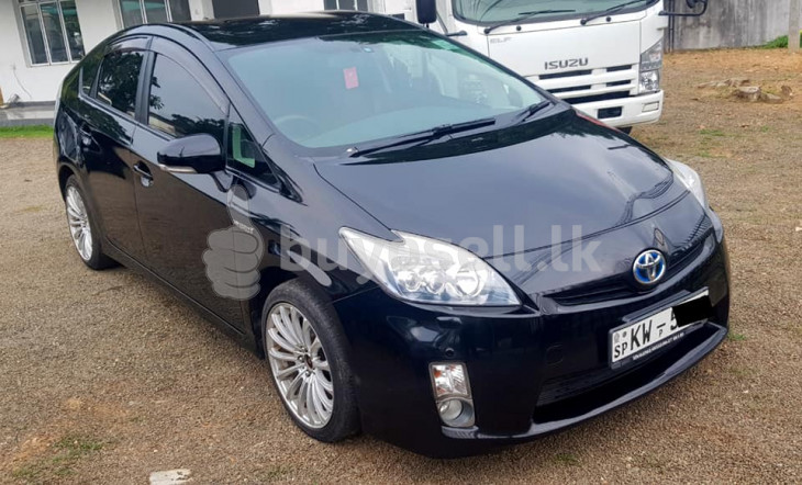 Toyota Prius S Touring 2011 for sale in Kurunegala
