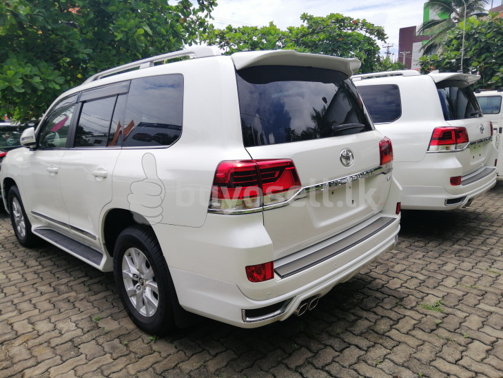 Toyota Land Cruiser Sahara V8  2017 for sale in Colombo