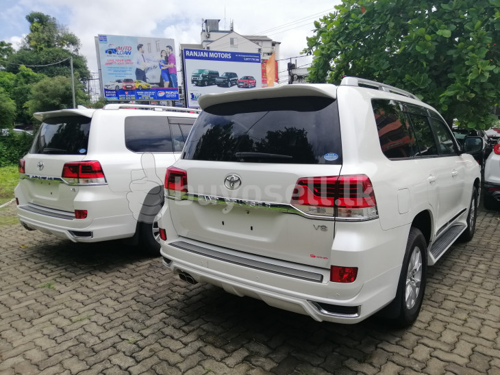 Toyota Land Cruiser Sahara V8  2017 for sale in Colombo